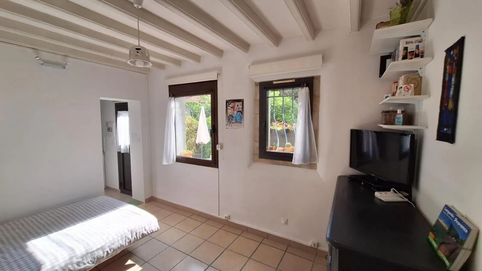 Charmant Studio: Quiet Oasis with Pool in Villeneuve-lès-Avignon 0*, Villeneuve-les-Avignon France