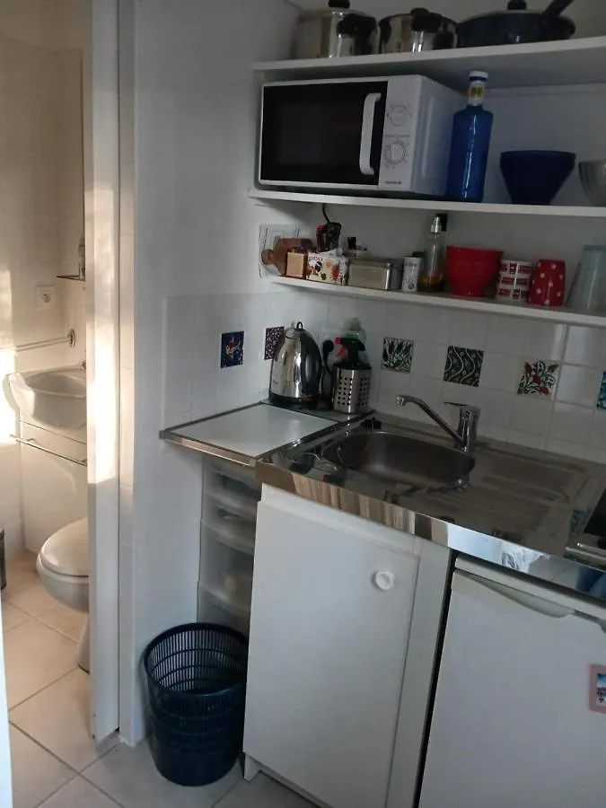 Charmant Studio: Quiet Oasis with Pool in Villeneuve-lès-Avignon