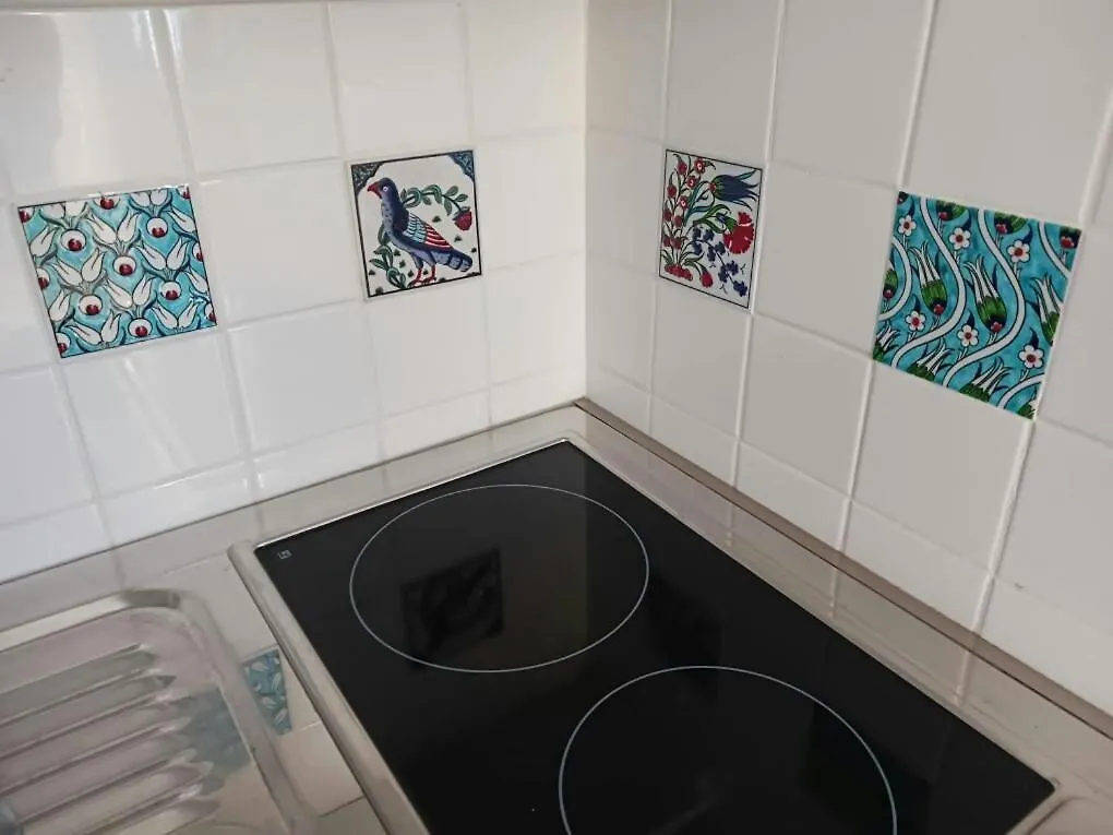Charmant Studio: Quiet Oasis with Pool in Villeneuve-lès-Avignon Apartment Villeneuve-les-Avignon